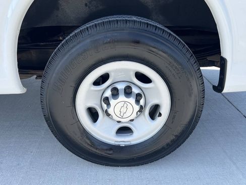Used 2016 Chevrolet Express 2500 RWD image 19