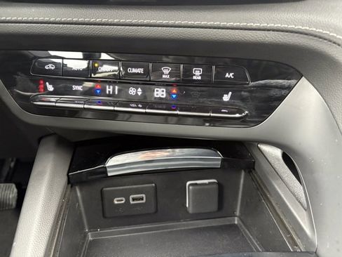 Used 2023 Buick Envision Essence image 25