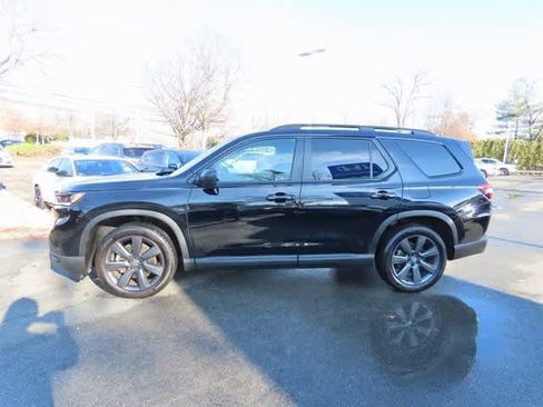 Certified 2023 Honda Pilot Sport image 3
