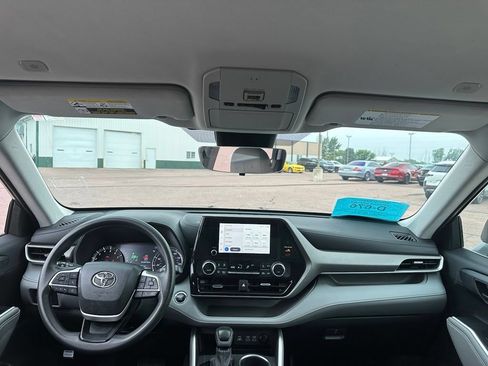 Used 2023 Toyota Highlander L FWD image 28