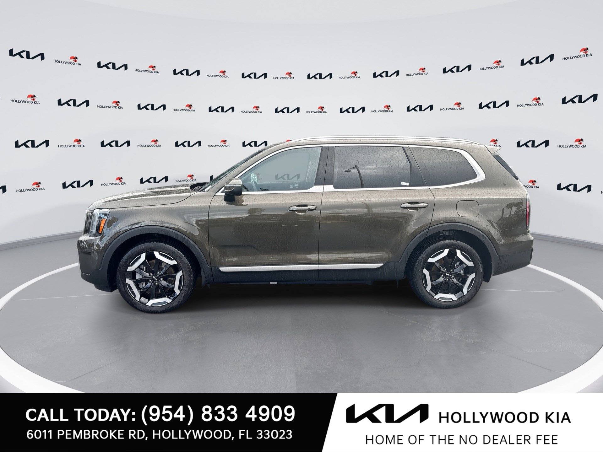Used 2025 Kia Telluride EX FWD image 5