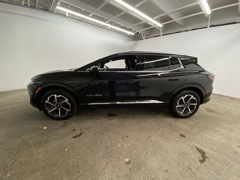 Used 2025 Chevrolet Equinox EV LT w/ Convenience Package image 3