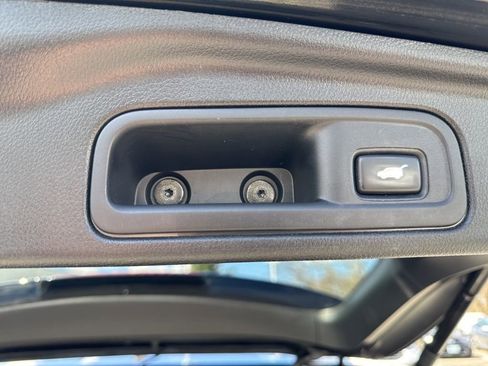 Used 2018 Honda Pilot Touring image 12