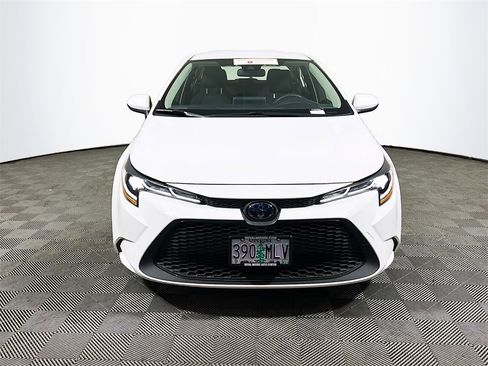 Used 2021 Toyota Corolla LE image 3