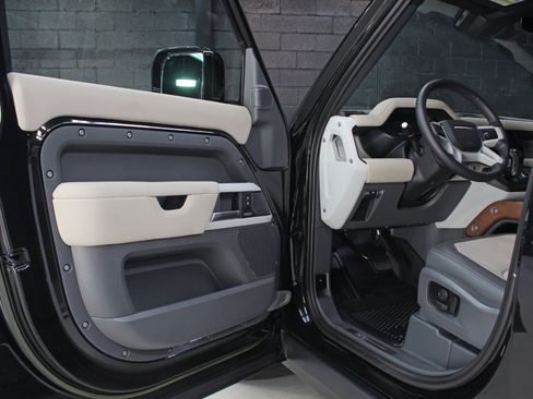 Used 2023 Land Rover Defender 110 X-Dynamic SE AWD/4WD image 27