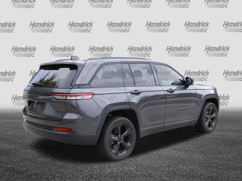 Used 2023 Jeep Grand Cherokee Altitude AWD/4WD image 9