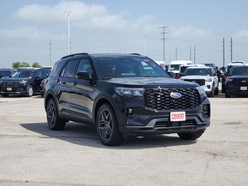 New 2026 Ford Explorer ST-Line w/ ST-Line Street Pack RWD image 2