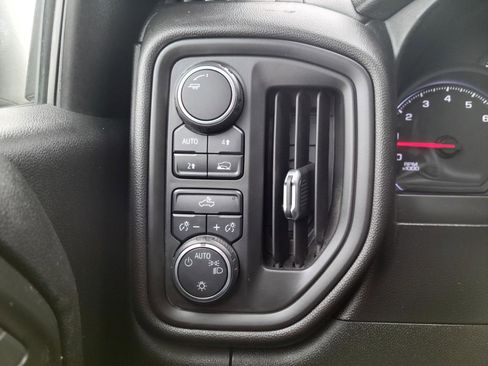 Used 2019 Chevrolet Silverado 1500 Custom image 12