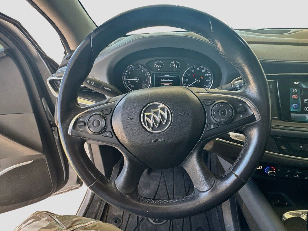 Used 2018 Buick Enclave Essence FWD image 13