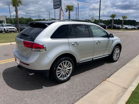 Used 2013 Lincoln MKX FWD image 5