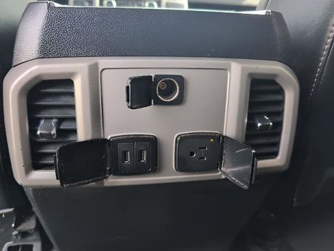 Used 2020 Ford F150 Lariat AWD/4WD image 17