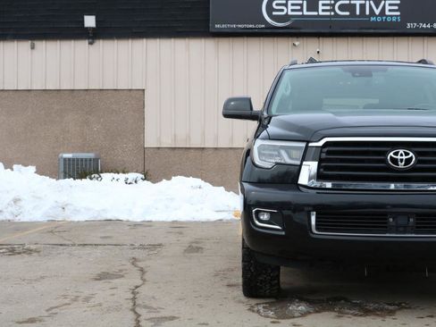 Used 2018 Toyota Sequoia TRD Sport image 3