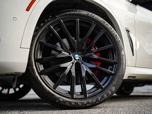 Used 2022 BMW X5 xDrive40i w/ M Sport Package AWD/4WD image 18