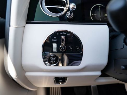 Used 2025 Rolls-Royce Cullinan AWD/4WD image 23