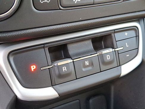 Used 2022 GMC Terrain SLE image 15