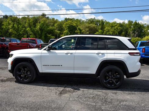 Used 2023 Jeep Grand Cherokee Altitude AWD/4WD image 6