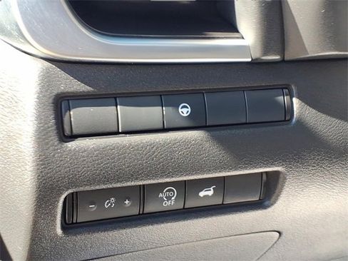 Used 2025 Nissan Rogue SV w/ SV Premium Package image 19