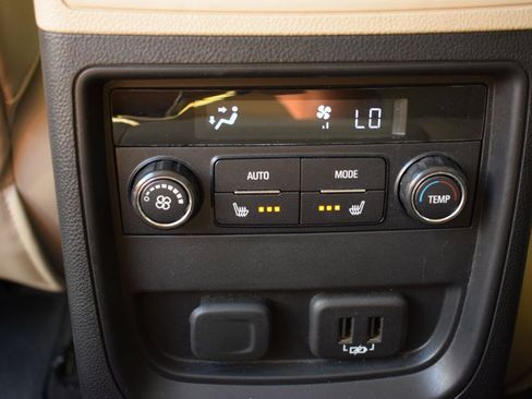 Used 2020 Buick Envision Essence AWD/4WD image 37
