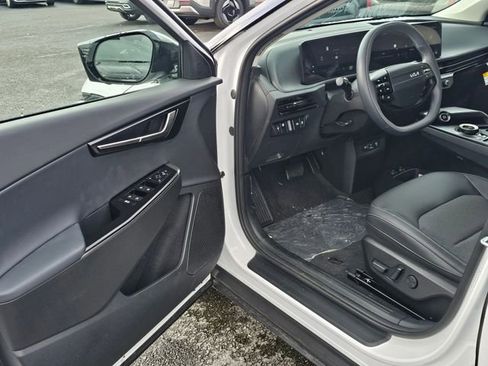 New 2025 Kia EV6 Light w/ Light LR Technology Package image 17