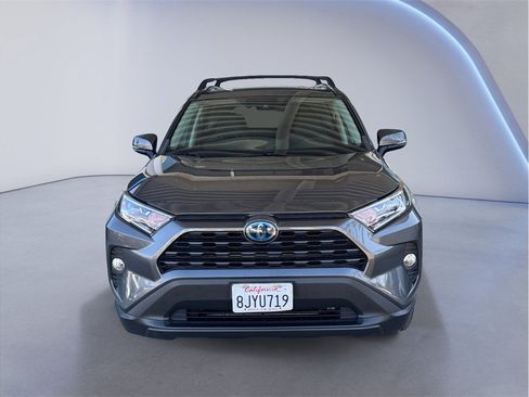 Used 2019 Toyota RAV4 XLE AWD/4WD image 2