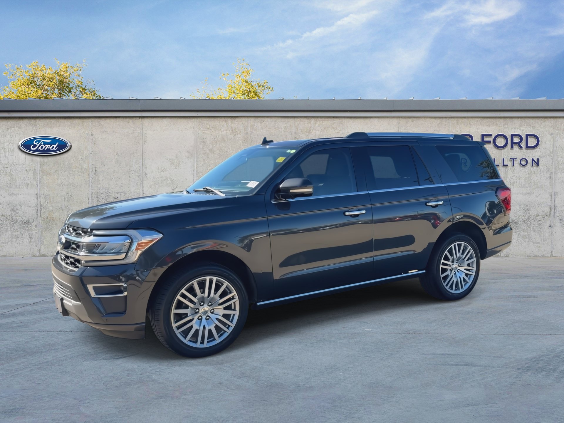 Used 2024 Ford Expedition Limited AWD/4WD image 4