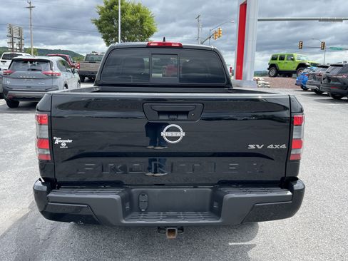 Used 2022 Nissan Frontier SV AWD/4WD image 6