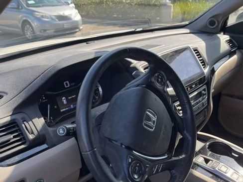 Used 2016 Honda Pilot Touring image 12