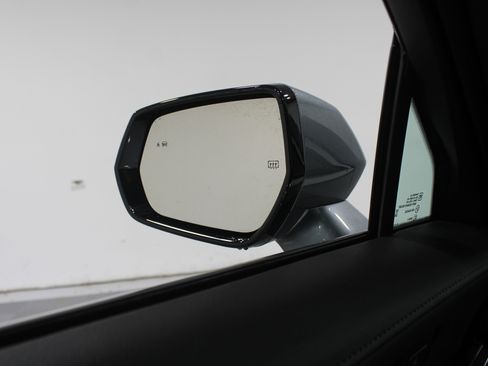 Used 2024 Cadillac XT4 Luxury w/ Cold Weather Package image 18