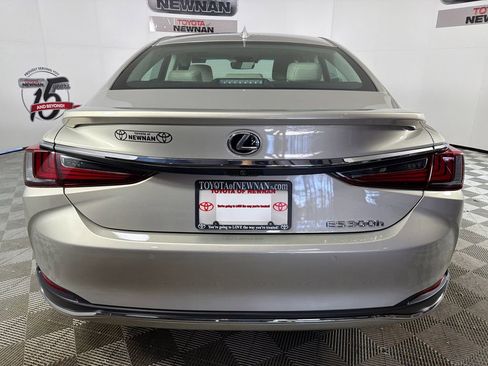 Used 2025 Lexus ES 300h w/ Premium Package image 5