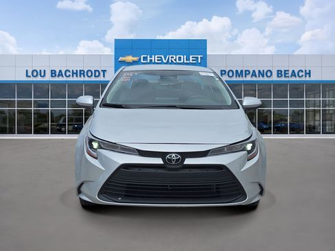 Used 2024 Toyota Corolla LE FWD image 2