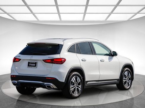 Used 2025 Mercedes-Benz GLA 250 4MATIC image 4