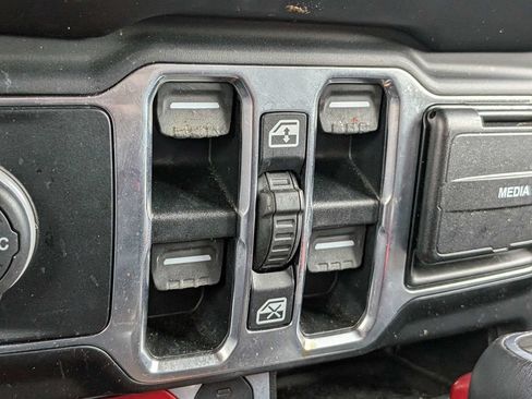 Used 2021 Jeep Wrangler Unlimited Rubicon AWD/4WD image 27