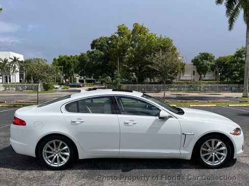 Used 2013 Jaguar XF image 6