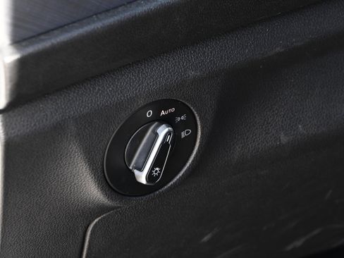 Used 2023 Volkswagen Jetta SE w/ Panoramic Sunroof Package image 26