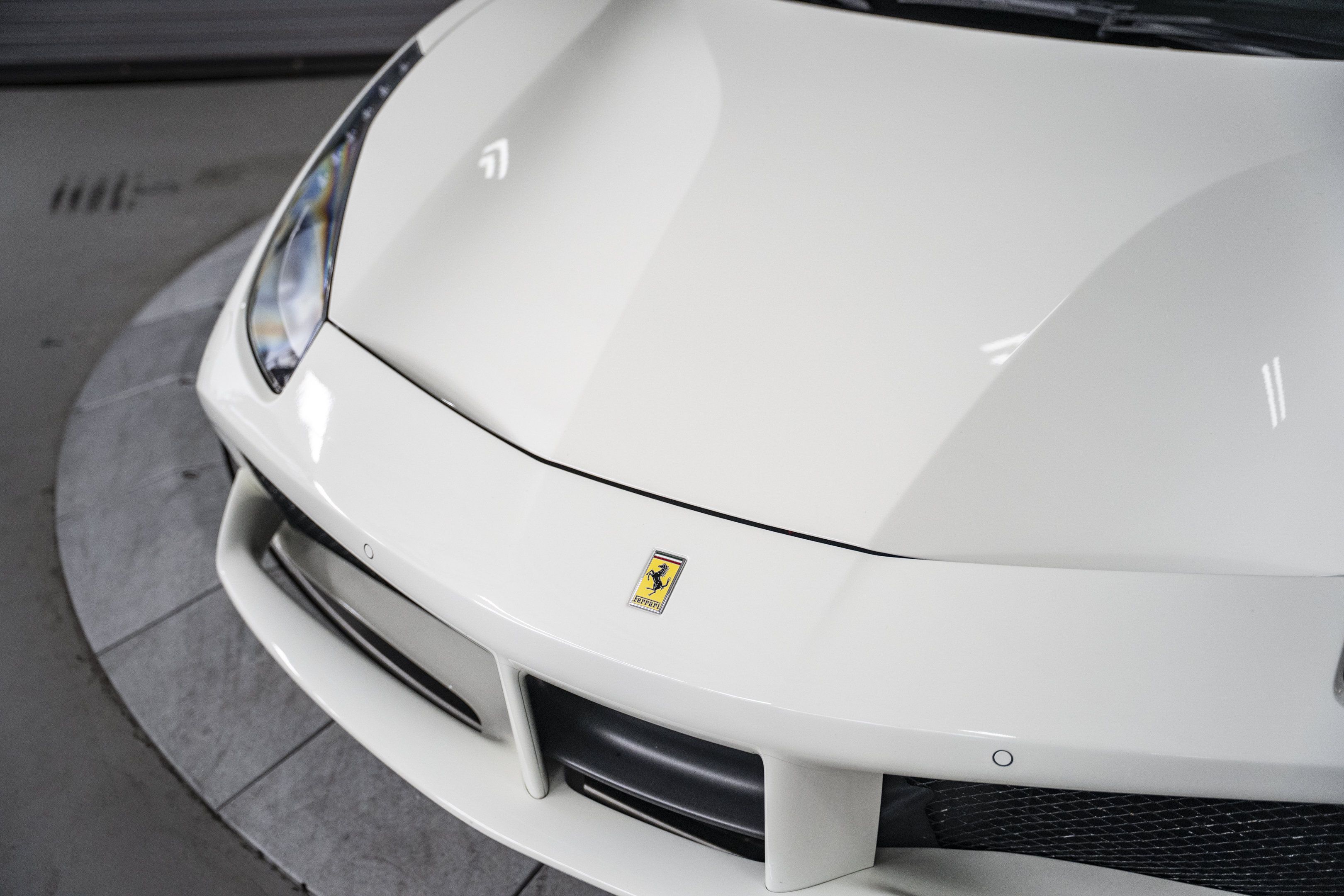 Used 2018 Ferrari 488 GTB RWD image 14