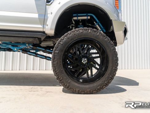 Used 2017 Ford F250 Platinum w/ Platinum Ultimate Package image 25