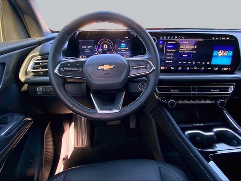 Certified 2025 Chevrolet Traverse LT FWD image 6