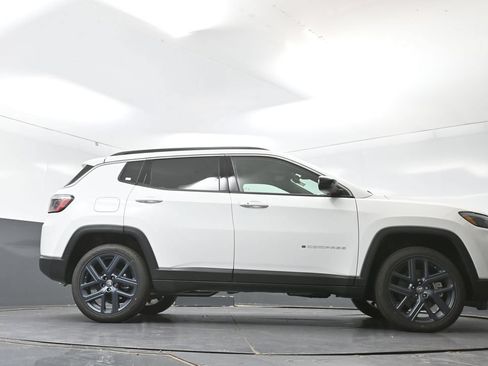 New 2026 Jeep Compass Latitude AWD/4WD image 38