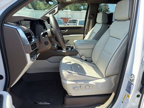 Used 2025 GMC Yukon Denali w/ Denali Reserve Package RWD image 11