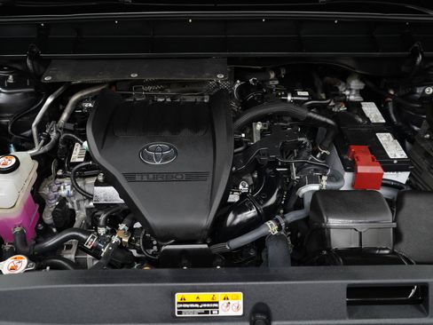 Used 2024 Toyota Highlander Limited AWD/4WD image 33