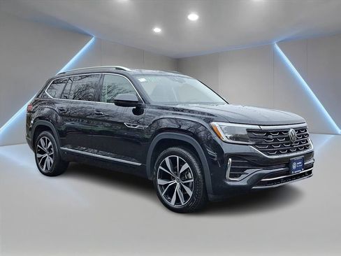 Certified 2025 Volkswagen Atlas SEL Premium R-Line image 3