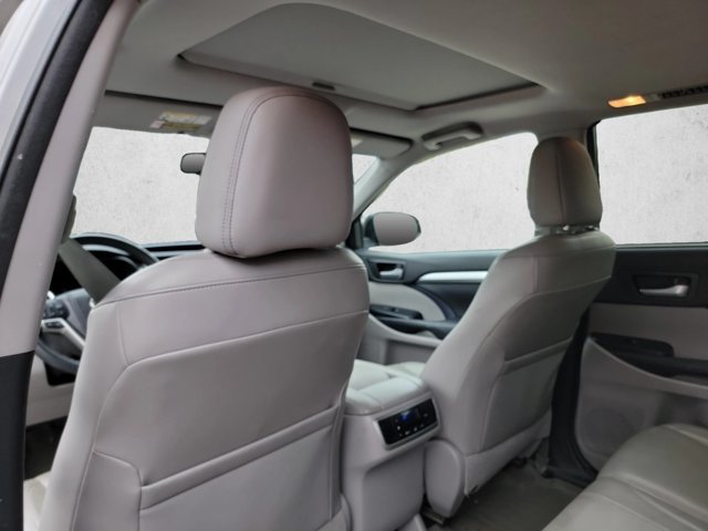 Used 2015 Toyota Highlander XLE FWD image 18