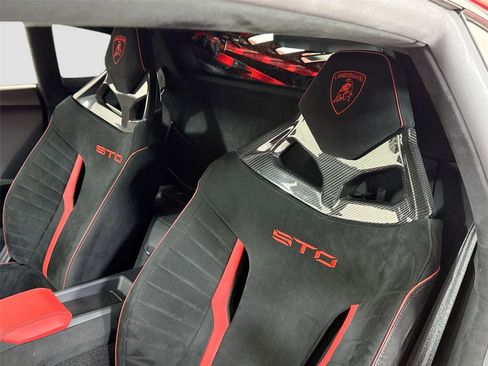 Used 2022 Lamborghini Huracan STO image 17