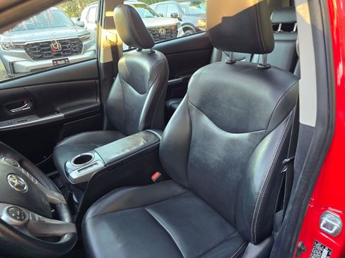 Used 2016 Toyota Prius V Five image 21