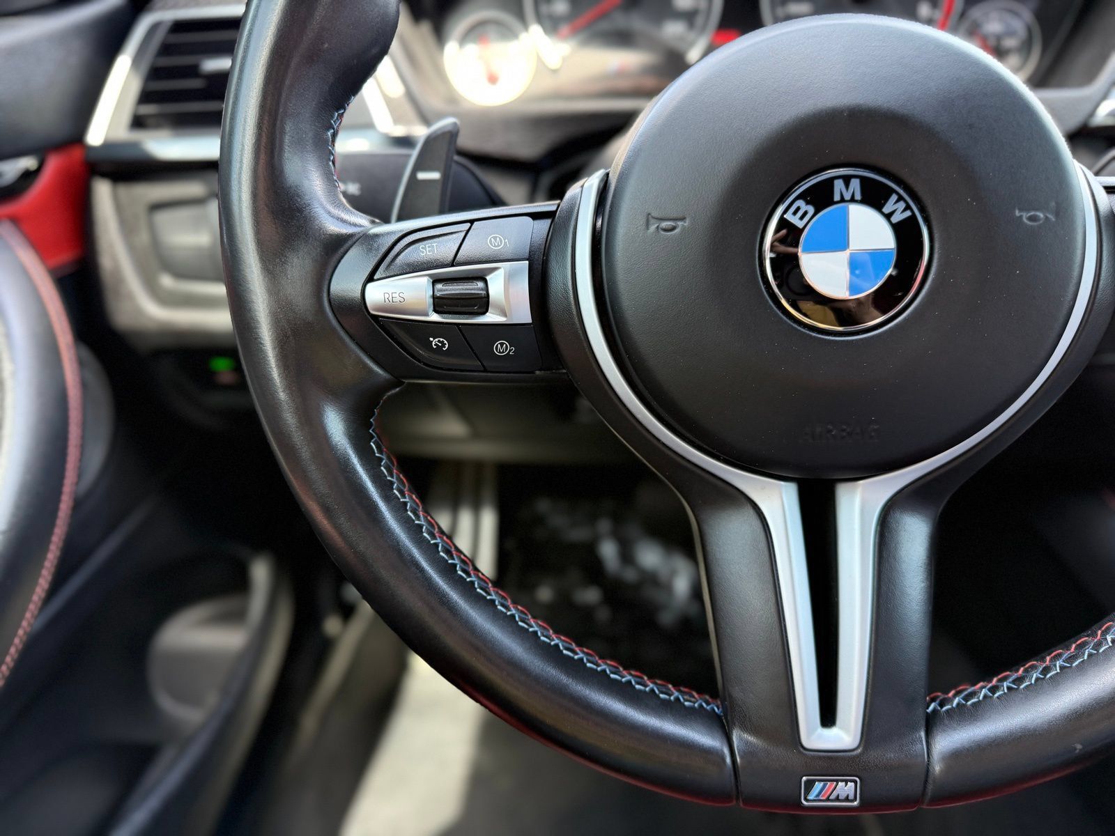 Used 2019 BMW M4 Convertible RWD image 25