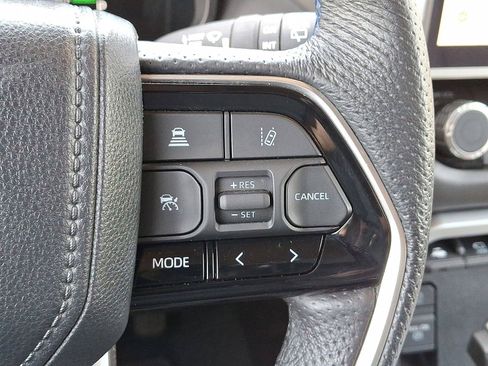 Used 2024 Toyota Sequoia Platinum AWD/4WD image 18