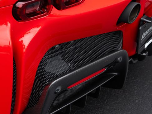 Used 2024 Ferrari SF90 Spider image 44