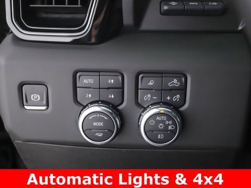 Used 2025 GMC Sierra 1500 AT4 w/ Technology Package AWD/4WD image 21