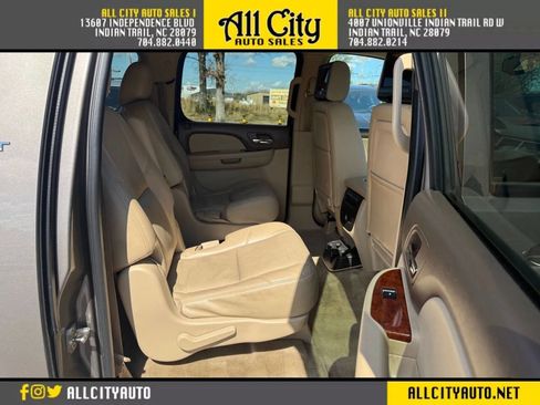 Used 2011 GMC Yukon XL SLT w/ SLT-2 Equipment Package image 12