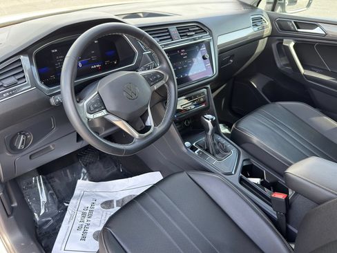 Used 2022 Volkswagen Tiguan SE FWD image 7